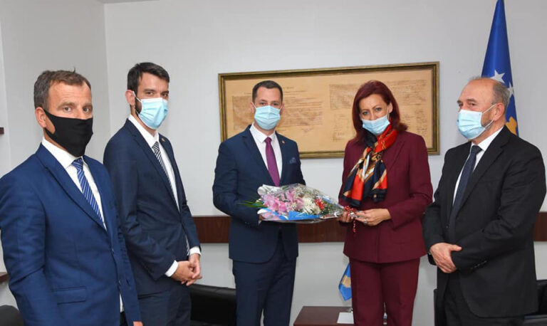 Zëvëndëskryeministrja Redzepi i uron përfaqësuesëve të komunitetit turk për festën e tyre