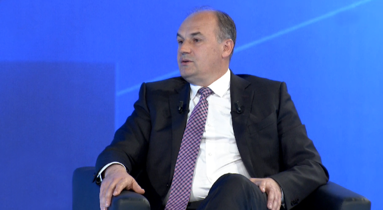 Hoxhaj: Vjosa Osmani është e varur politikisht nga Albin Kurti