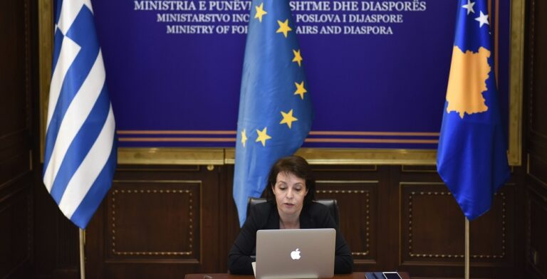 Ministria e Jashtme kosovare dhe greke mbajnë takim, fokus ekonomia