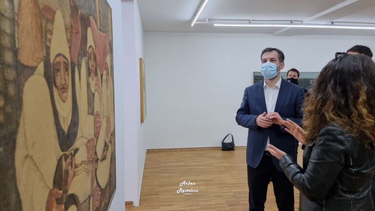 Ministri Çeku viziton Galerinë e Arteve të Kosovës në Ditën Botërore të Artit