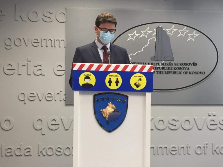 Ministri i Financave sqarohet për uljen e shtesave të pensioneve