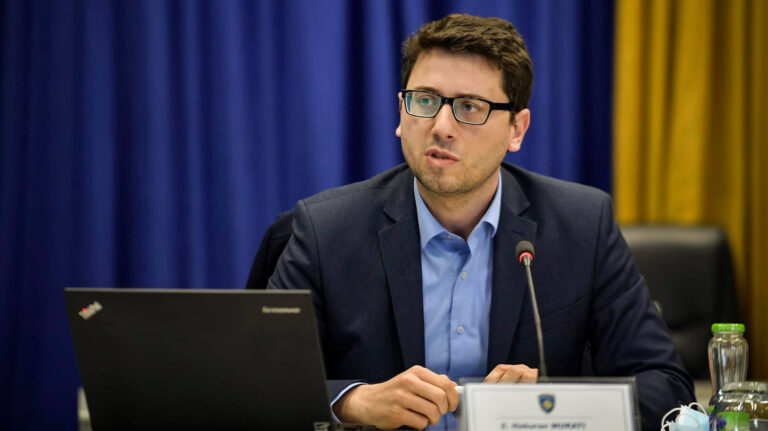 Murati sqaron pensionet: Do i kishin marrë nga 90, por me vendimin tonë i morën nga 100 euro