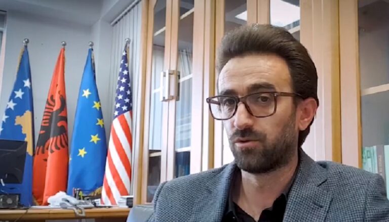 Reagon Jusuf Thaçi: Qeveria dhe prokuroria duart larg nga mediat