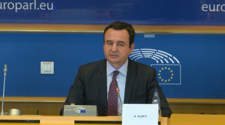 Kurti në Parlamentin Evropian: Kosova në tryezën e bisedimeve ulet si palë e barabartë me Serbinë