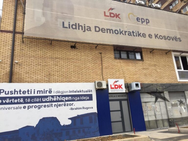 Zyrtari i LDK-së kërkon protestë gjithë-popullore për shkarkimin e Albin Kurtit