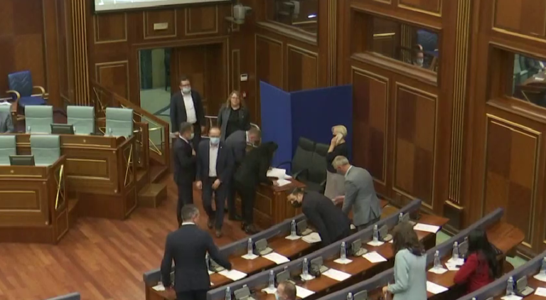 Deputetët e LDK-së në sallë, mungon Agim Veliu