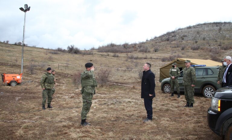 Ministri Mehaj përcjellë nga afër operacionet stërvitore të FSK-së