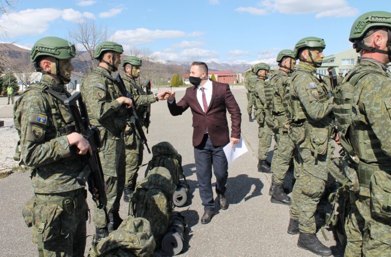 Ministri Mehaj vizitoi Komandën e Forcave Tokësore