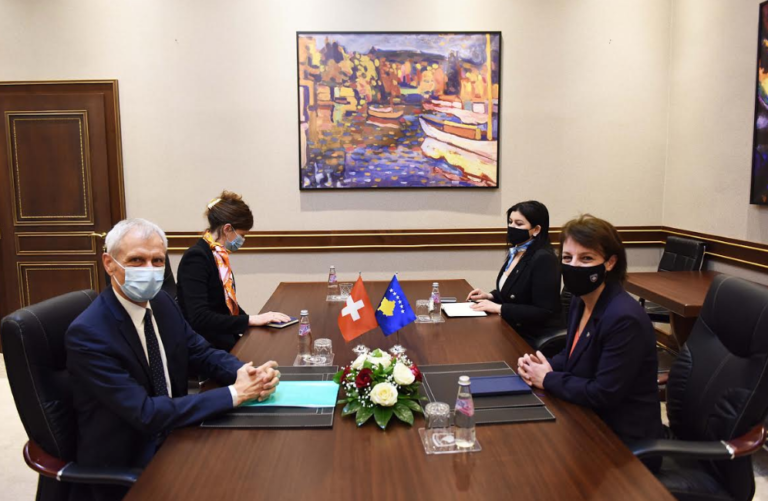 Ministrja Gërvalla takoi Ambasadorin e Zvicrës, Thomas Kolly