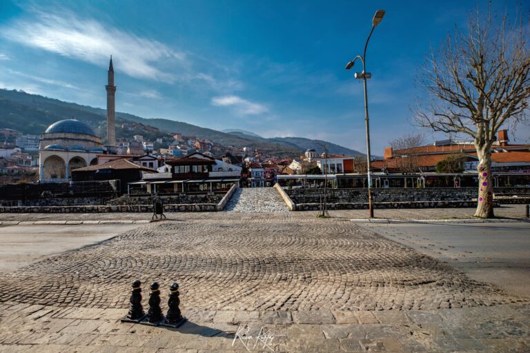 Masat e reja: Pritet mbyllje për 12 ditë e gastronomisë dhe qendrave tregtare, diskutohet edhe ora policore