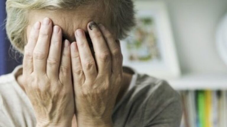 Djali keqtrajton prindërit e tij në Gjakovë