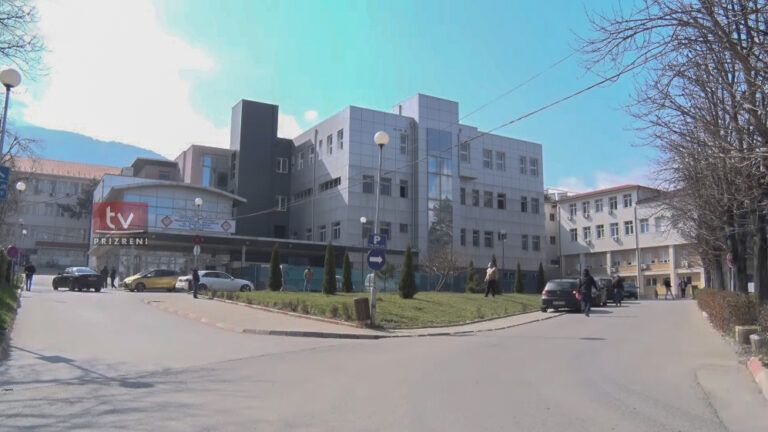 Bie numri i të hospitalizuarve nga Covid-19 në Spitalin e Prizrenit