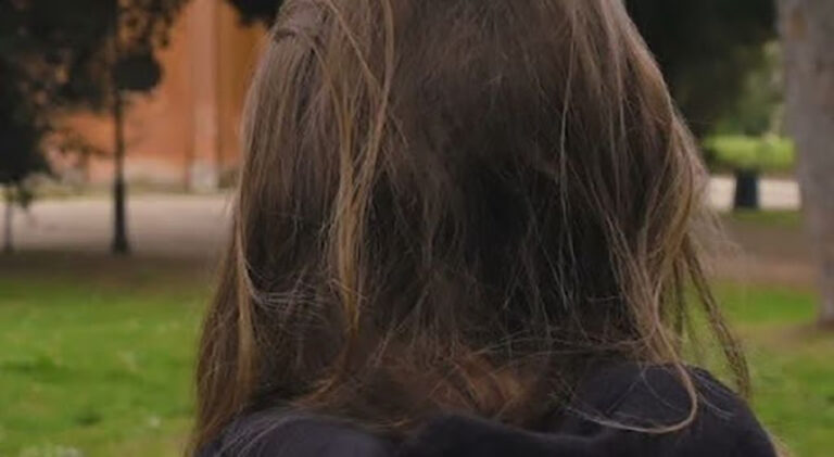 Burri lajmëron policinë, thotë se i ka ikur gruaja nga shtëpia