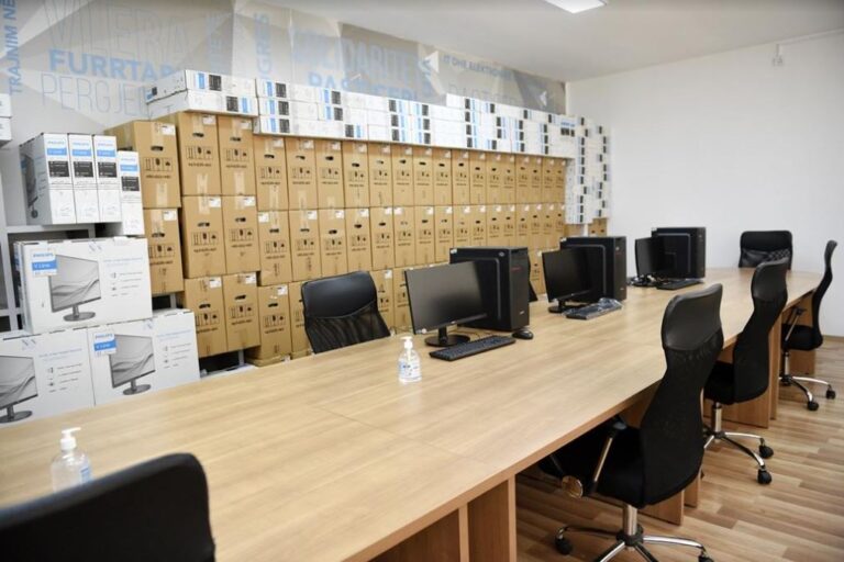 Agjencia e Punësimit pranon 77 kompjuterë donacion nga GIZ