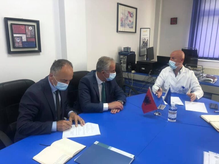 SHMP “Abdyl Ramaj” në Suharekë nënshkruan memorandum bashkëpunimi me Spitalin Regjional të Prizrenit