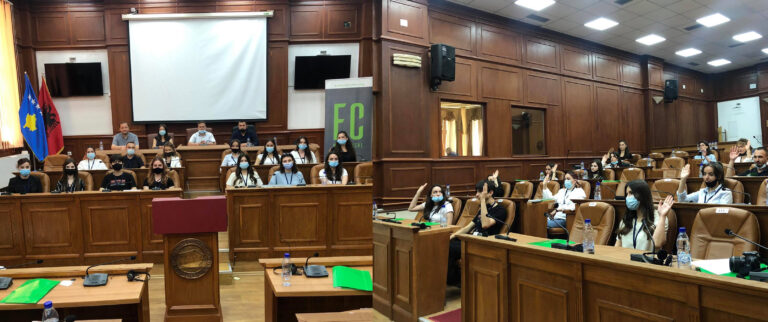 Simulohet nga të rinjtë seanca e Kuvendit të Prizrenit