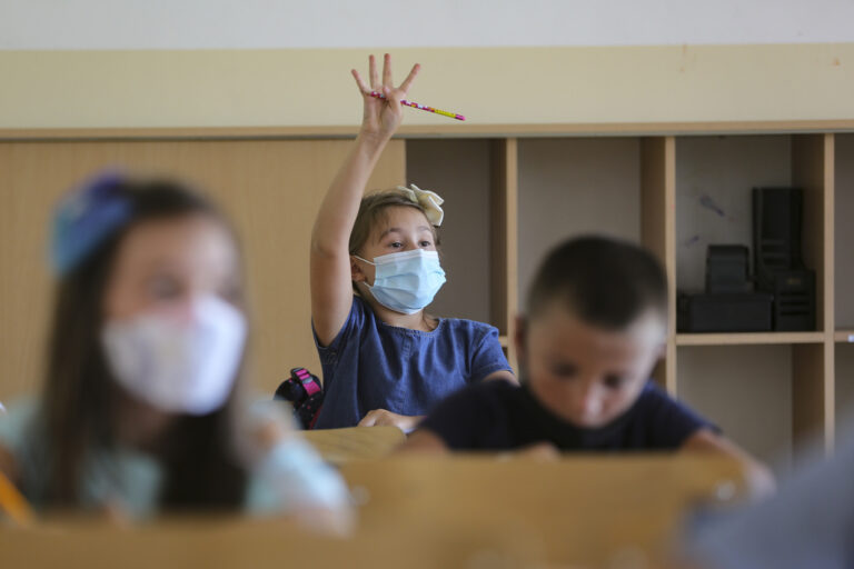 A duhet ta marrin vaksinën anti-covid fëmijët?