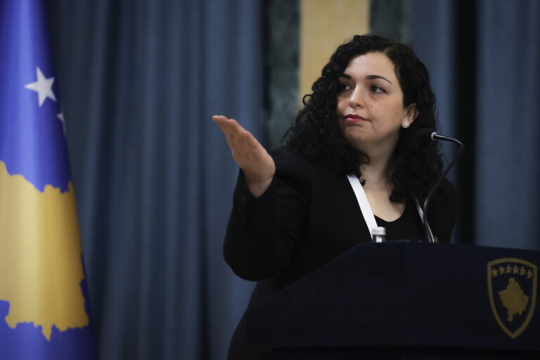 Zyrtarisht lirohen nga detyra ambasadorët që ishin të emëruar politikisht