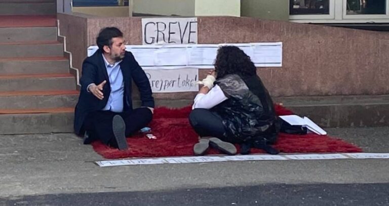 Ministri Çeku e bën atë që nuk e bënë parardhësit e tjerë, dëgjon hallin e artistit