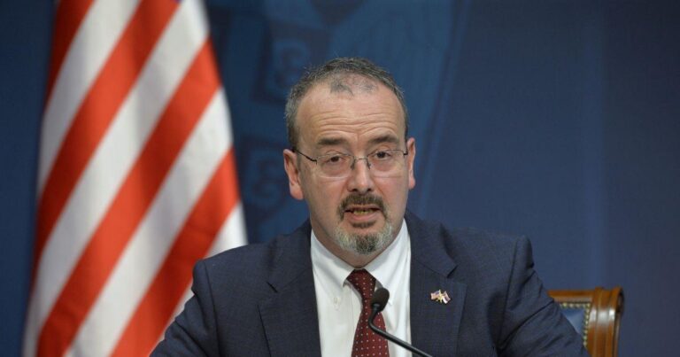 Ambasadori amerikan në Serbi: SHBA-ja kërkon zbatimin e marrëveshjes së Washintonit