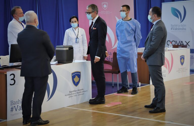 Për dy ditë vaksinohen 1657 punonjës shëndetësorë