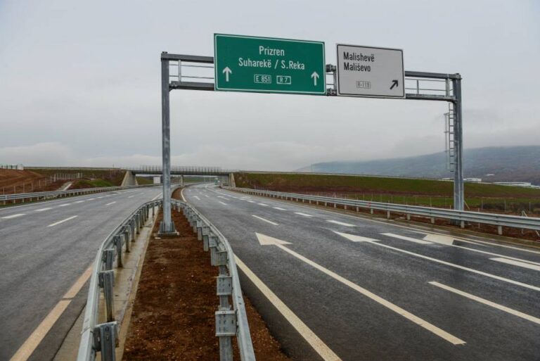 Pse autostradat e Kosovës janë pa pagesë?