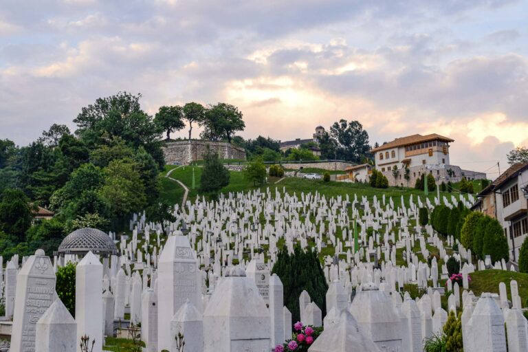 Bosnja paditë tetë serbë për vrasjen e 78 civilëve myslimanë
