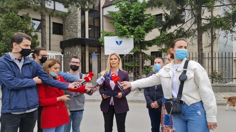 PDK e çon në Kushtetuese vendimin e qeverisë për pagesën e rrymës në Veri