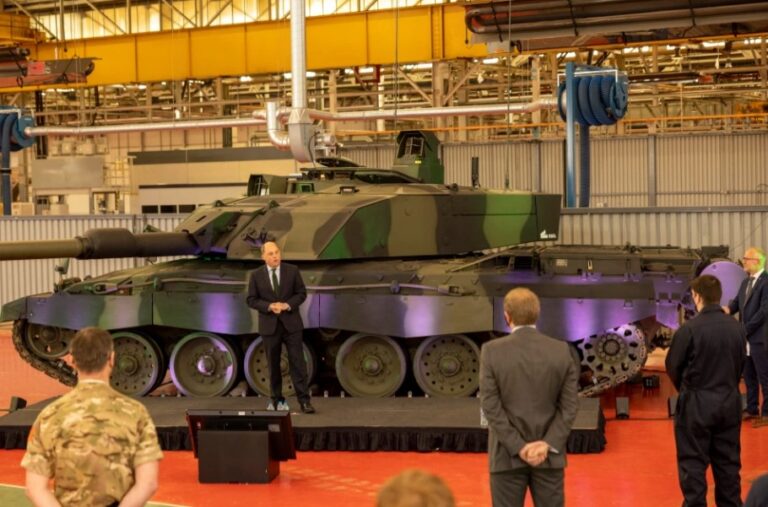 Britania prezanton tankun “që mund të mposhtë çdo tank rus”