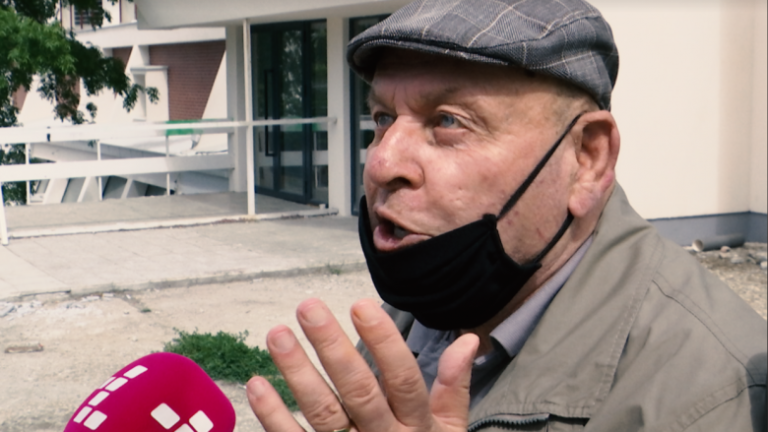 Shkuan për të marrë vaksina e pritën disa orë, qytetarët kritikojnë ashpër mos-organizimin në sallën “1 Tetori” në Prishtinë