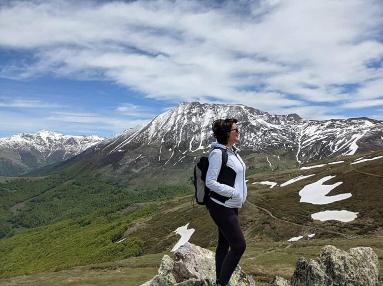 Atifete Jahjaga e kalon vikendin në Malet e Sharrit afër fshatit Zaplluxhë