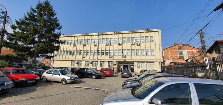 Për dhunë në familje, dënohet i akuzuari nga Prizreni me tetë muaj burg dhe 400 euro gjobë