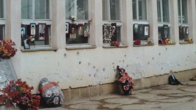 Haradinaj përkujton të rënët në Bukosh të Suharekës: Të rënët për liri na obligojnë të mos ndalemi asnjëherë