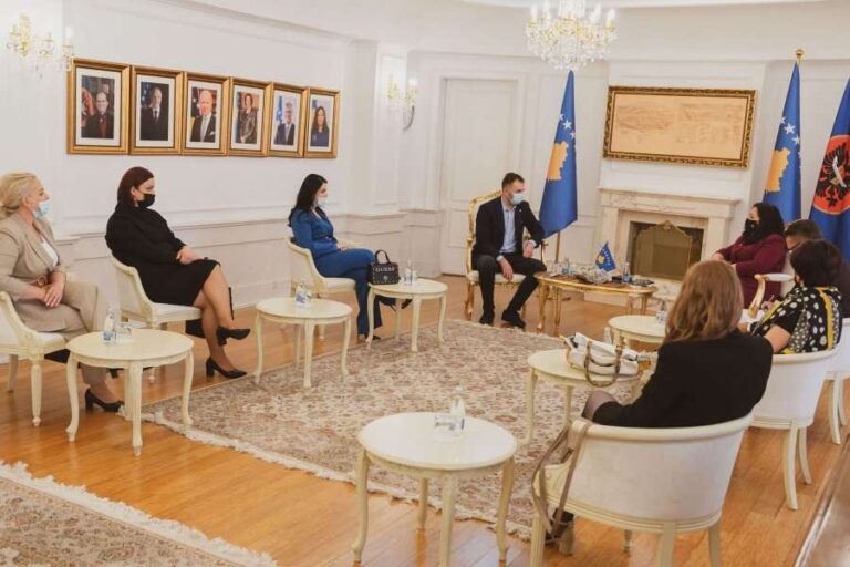 Infermierët në takim me Osmanin kërkojnë rritje të pagës dhe shtesave