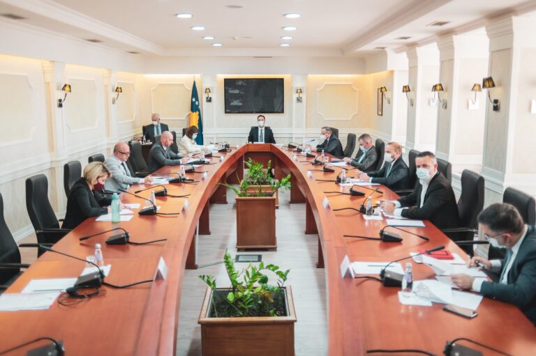 Shtyhen debatet parlamentare, ja pikat e seancës të së enjtes