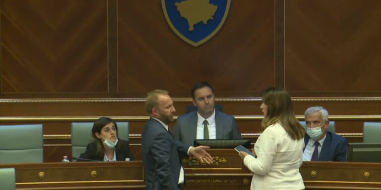 Shtyhet për javën tjetër debati për organizimin e arsimit në situatën me COVID-19