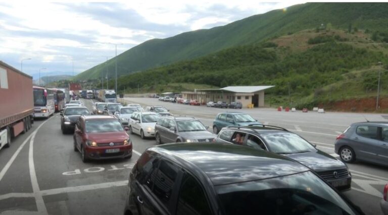 Fluks në Morinë, kosovarët nisen drejt Shqipërisë për të kaluar fundjavën