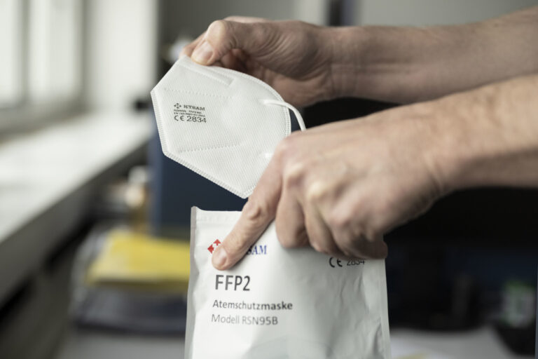 Mjekja shqiptare në Gjermani: Gabim fatal nëse hiqen maskat dhe distanca sociale