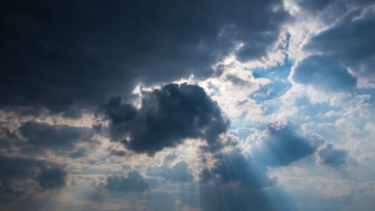 Moti sot, diell dhe vranësira