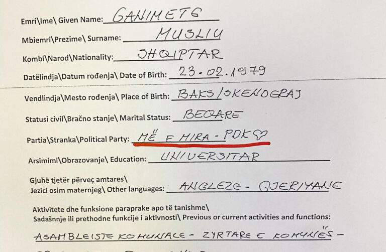 Deputetja Ganimete Muliu, e shpreh dashurinë ndaj partisë edhe në të dhënat personale (FOTO)