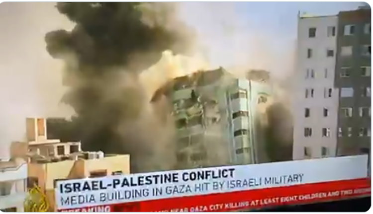 Izraeli sulmon ndërtesën e Al Jazeeras (Video)