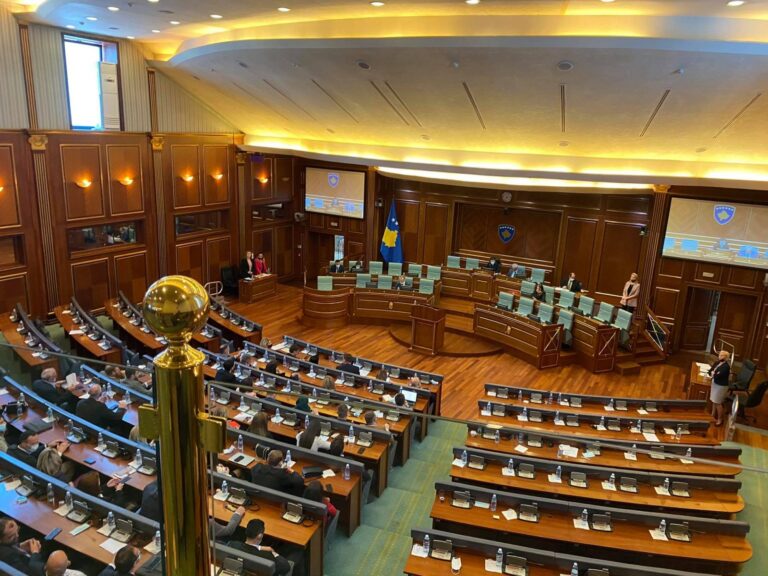 Kuvendi voton ndarjen e 11 milionë eurove për pagesën e rrymës në veri