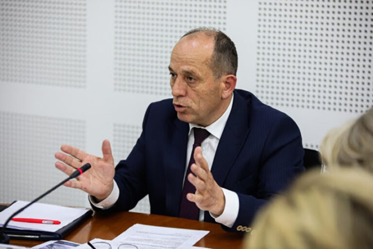 Komisioni për Ekonomi i thotë jo bordit të ri të ARKEP-it