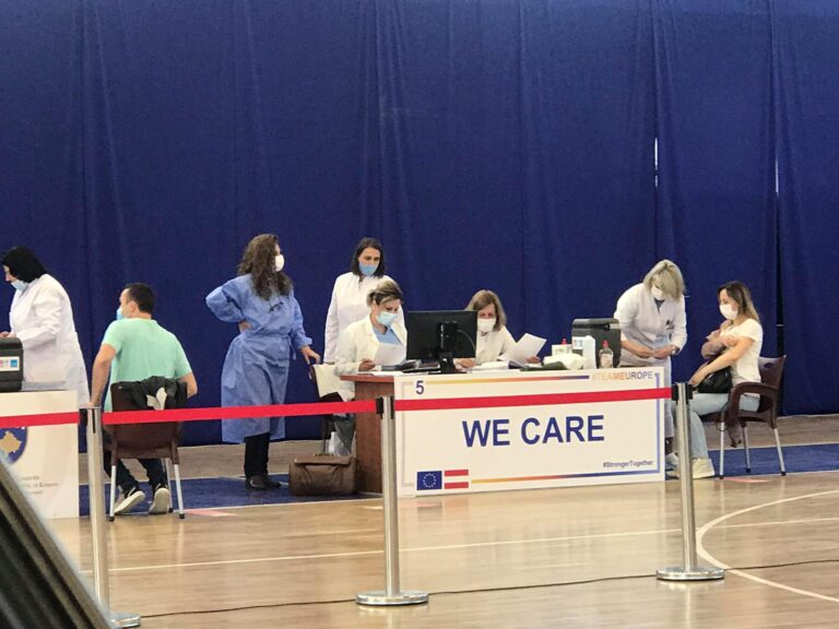 Gjatë kësaj jave Kosovës i vijnë mbi 100 mijë vaksina