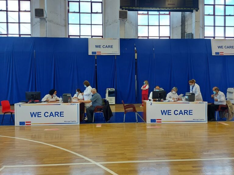 Mbi 150 qytetarë u vaksinuan sot në sallën “1 tetori”