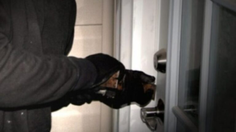 Vjedhje në një banesë në Prizren, grabiten stoli ari, para e orë