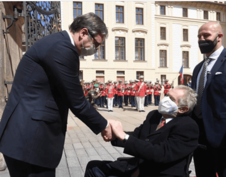 Vuçiqi pret që edhe krerë tjerë shtetesh t’i kërkojnë falje Serbisë për bombardimet