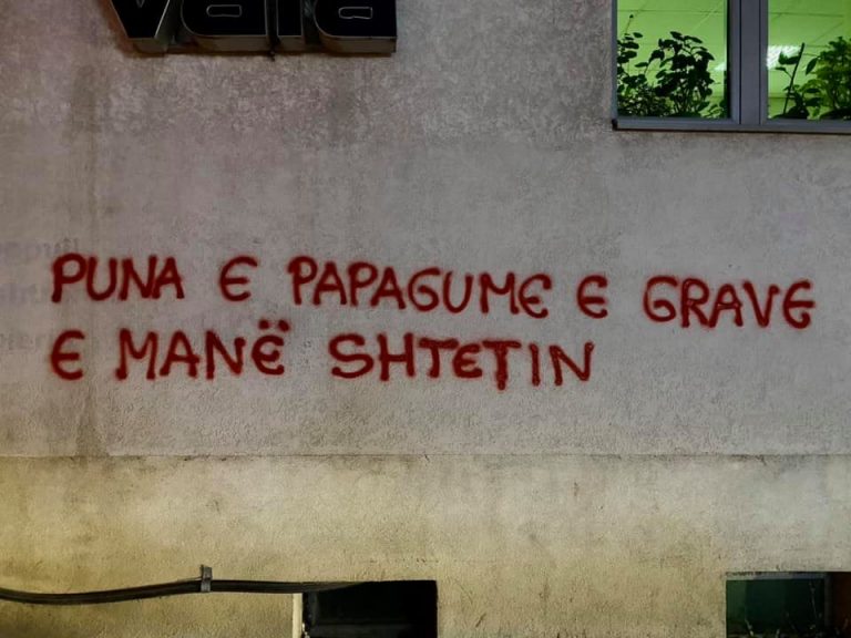 Aktivistet feministe organizojnë aksion simbolik në Gjilan