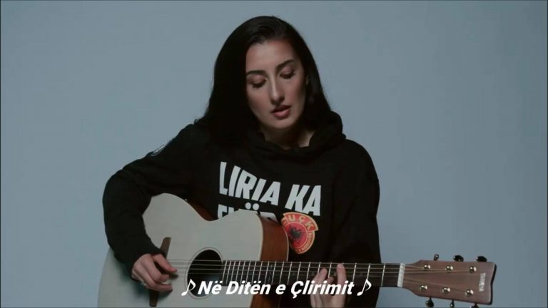 Vajza e dëshmorit me interpretim emocional në Ditën e Çlirimit për ish-udhëheqësit e UÇK-së