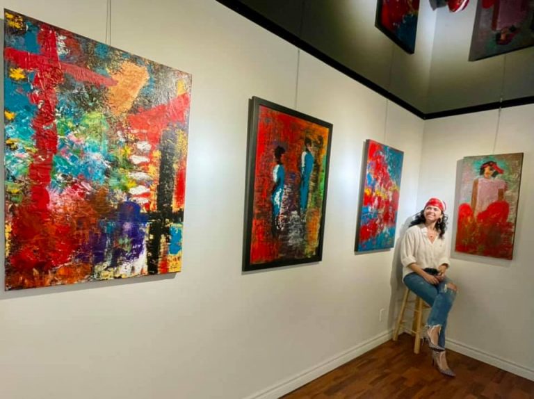 Artistja shqiptare, Entela Konomi, një piktore dhe avokate në Kanada